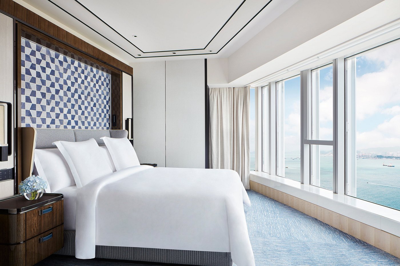 Four Seasons Hotel Hong Kong view 3