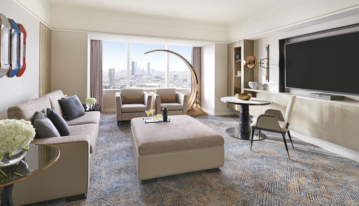 Four Seasons Hotel Riyadh at Kingdom Centre view 4