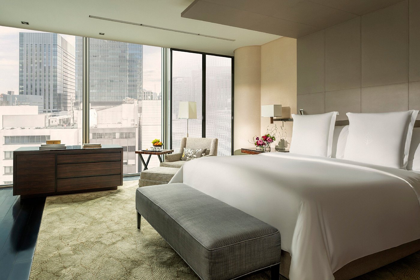 Four Seasons Hotel Tokyo at Marunouchi view 3