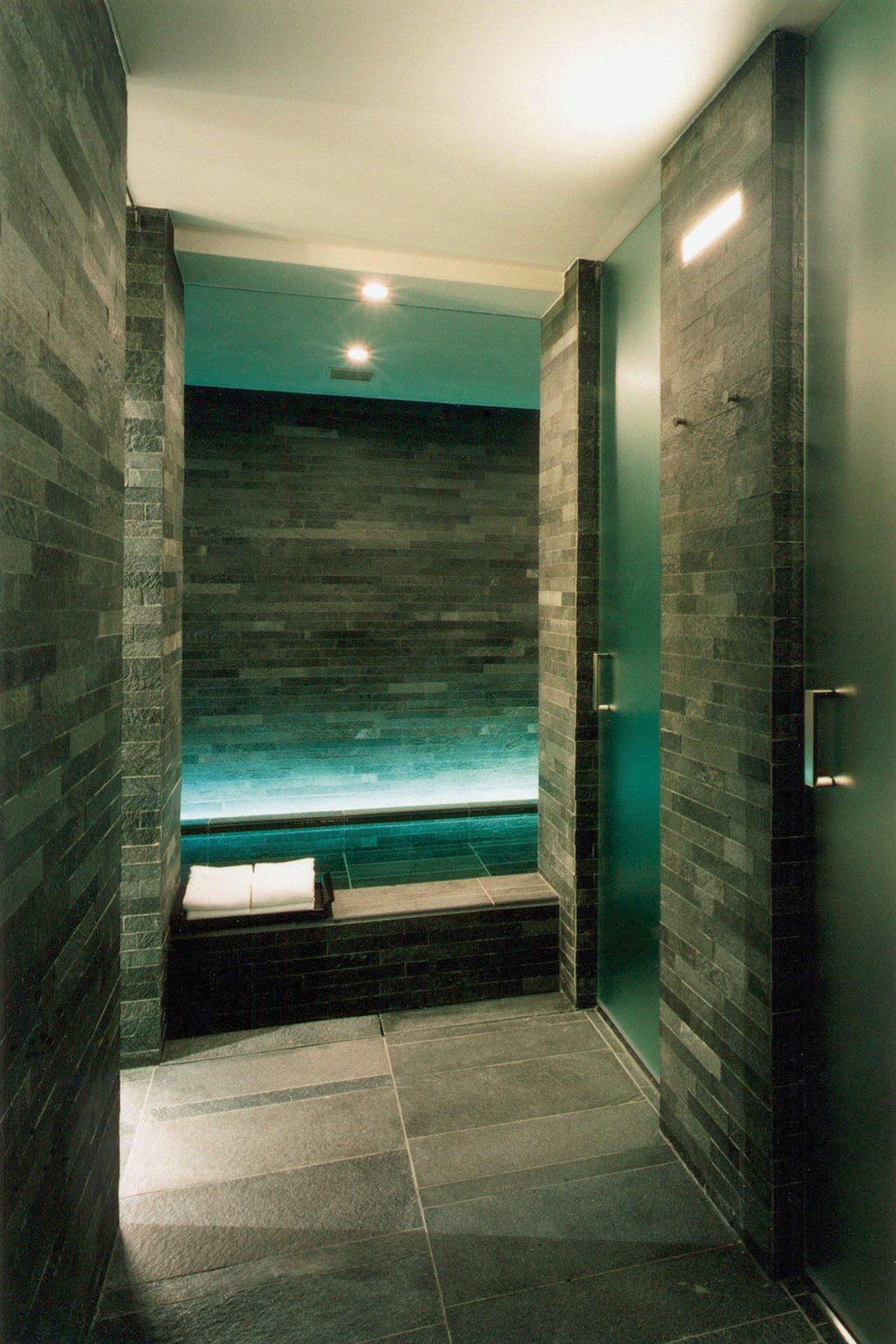 Four Seasons Hotel Tokyo at Marunouchi view 5