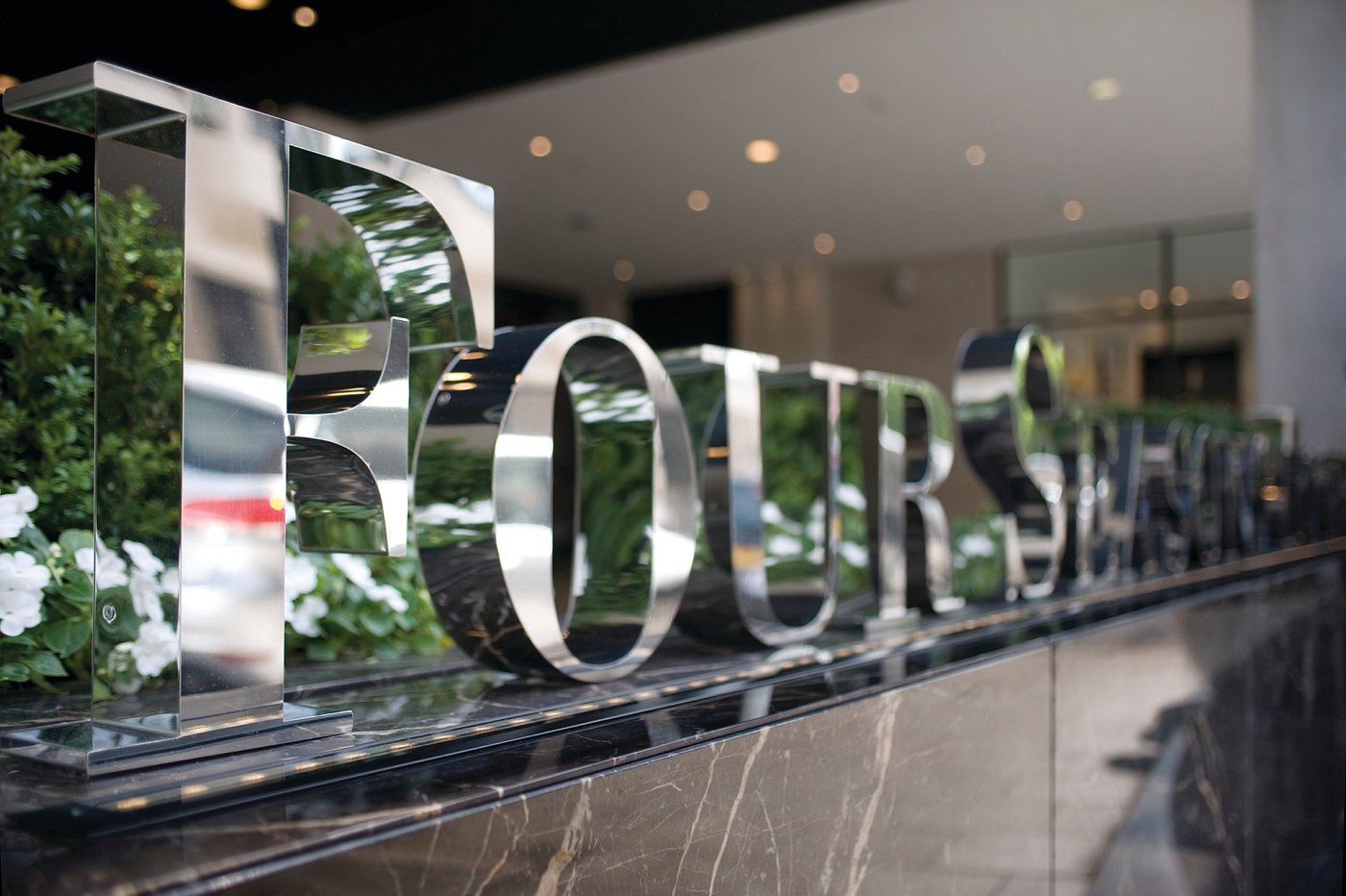 Four Seasons Hotel London at Park Lane view 2