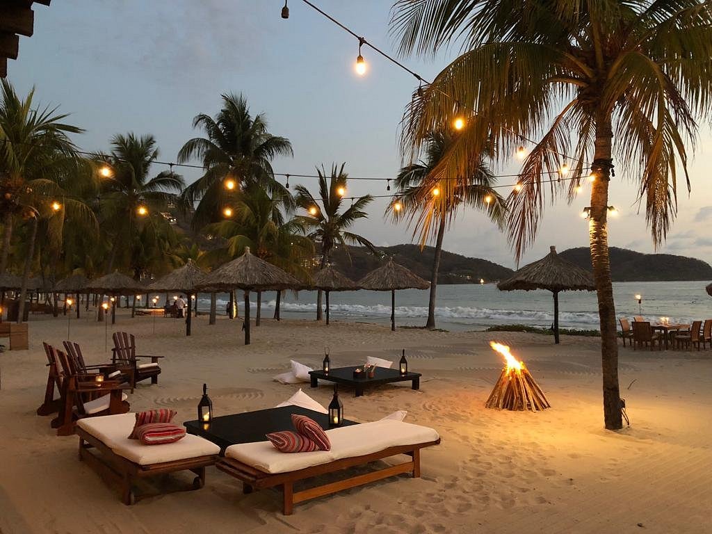 Thompson Zihuatanejo view 6