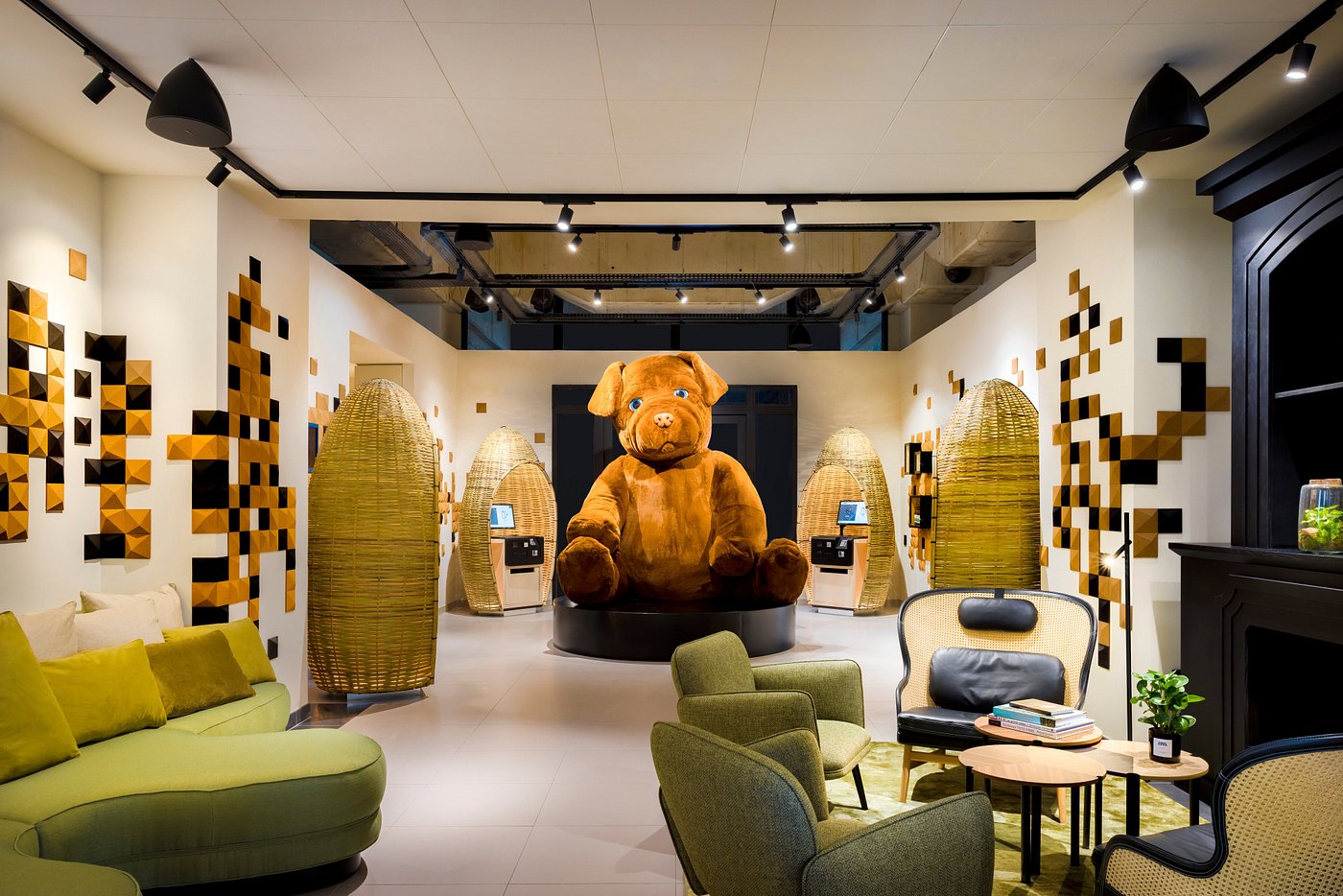 FirstName Bordeaux view 2