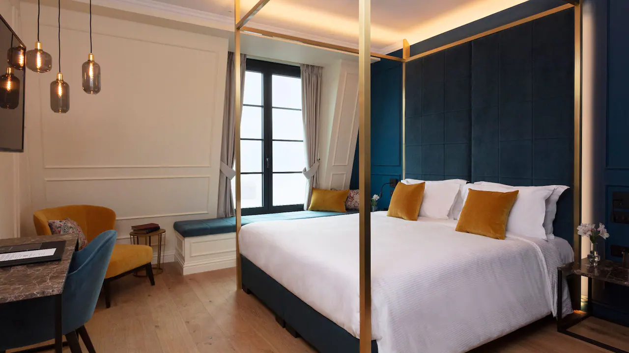 SCHLOSS Roxburghe view 3