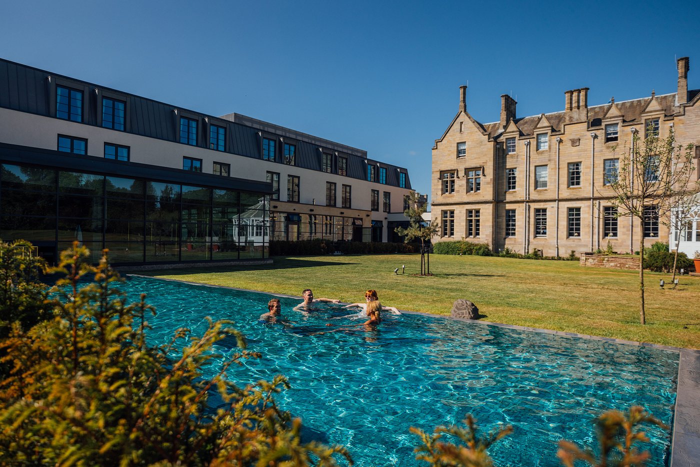 SCHLOSS Roxburghe view 5