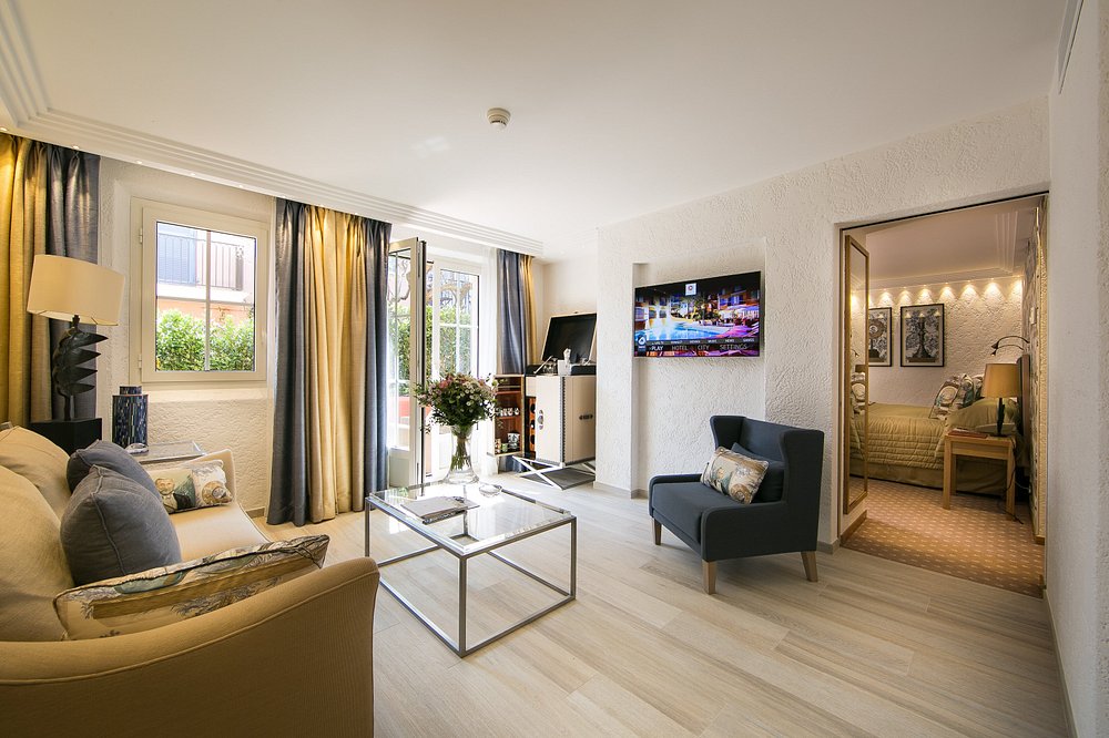 Hotel Byblos St. Tropez view 4