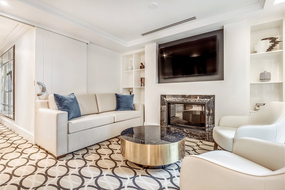 AZUR Legacy Collection Hotel view 4