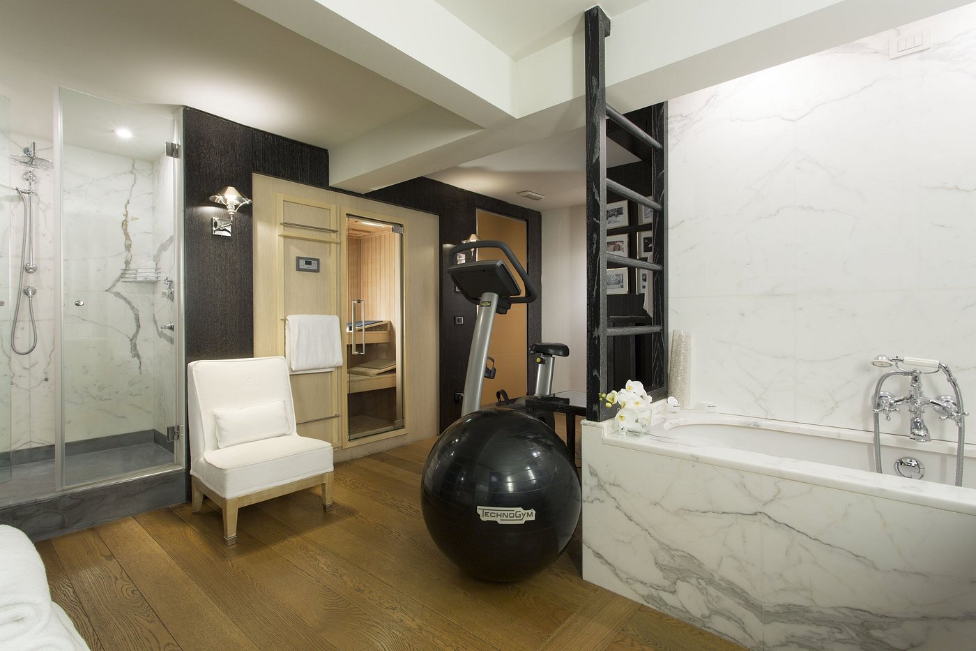 Portrait Roma view 5