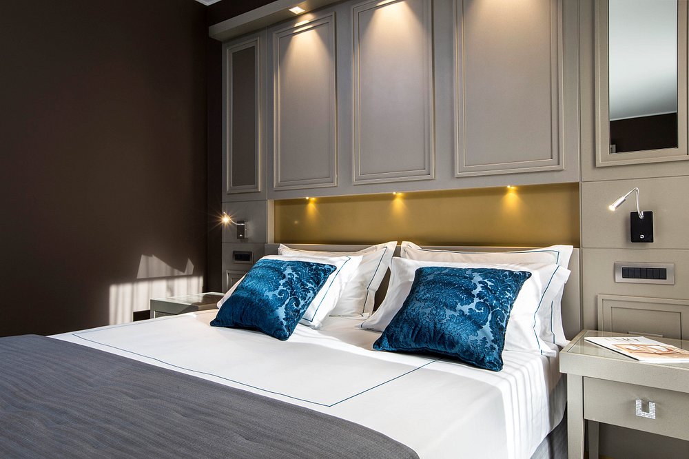 Palazzo Doglio, Sardinia view 3