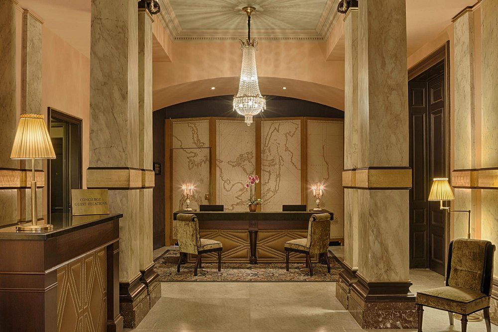 Hotel Des Indes view 2