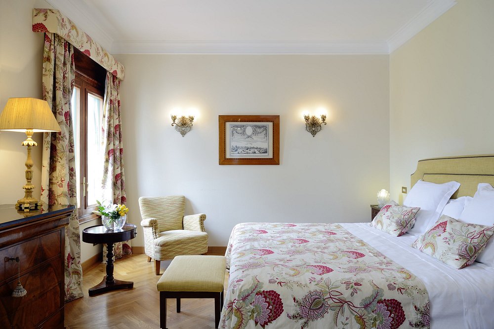 Hostal de La Gavina view 3