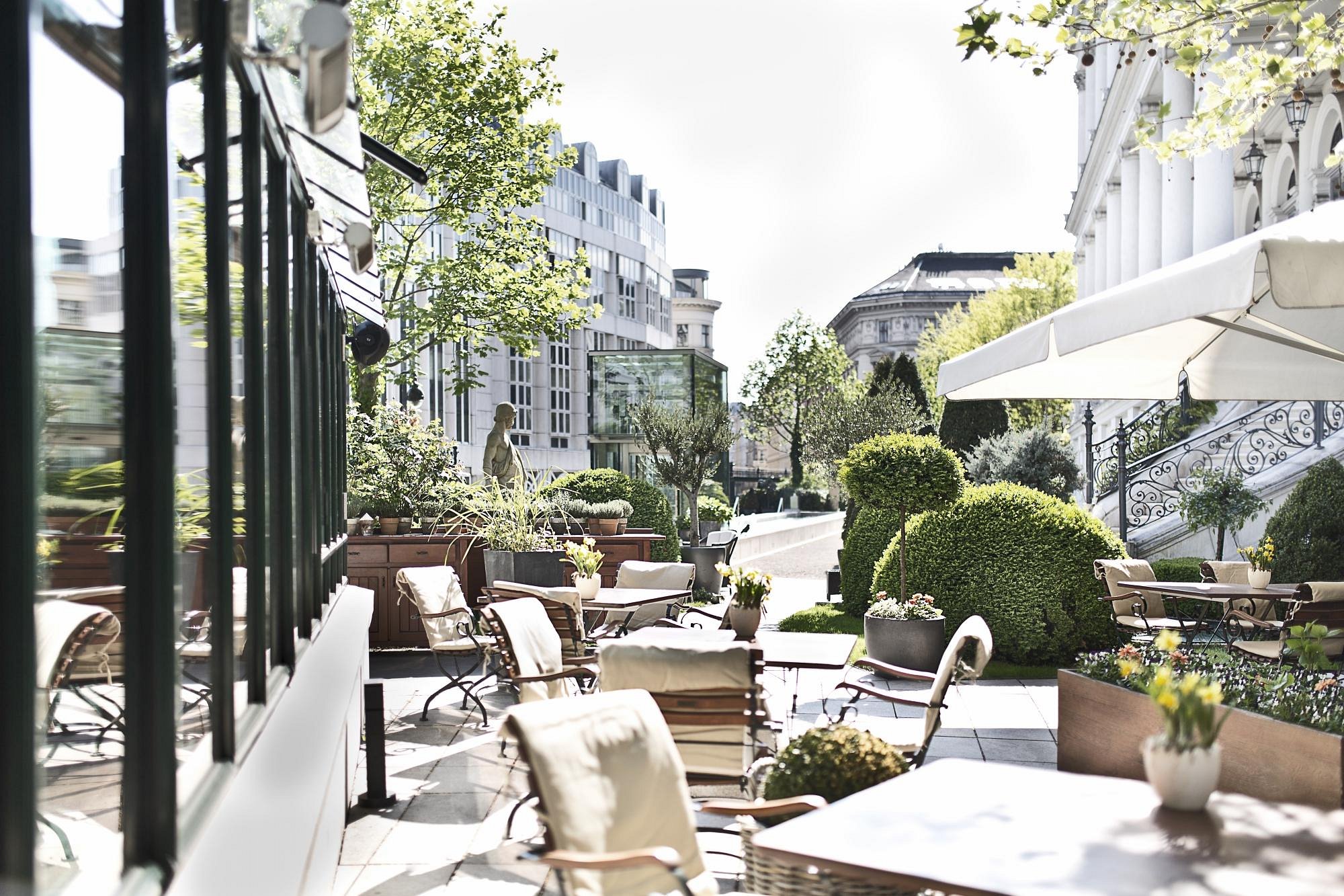 Palais Coburg Residenz view 5