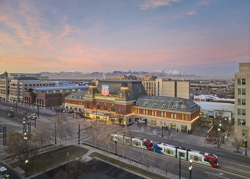 Asher Adams, Autograph Collection