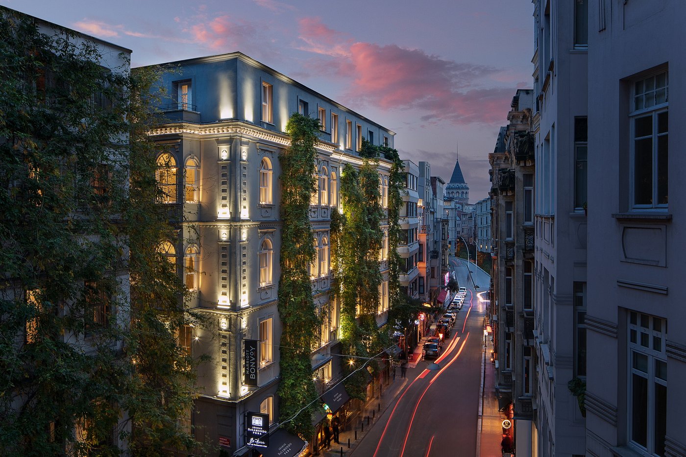 Adahan DeCamondo Pera, Autograph Collection