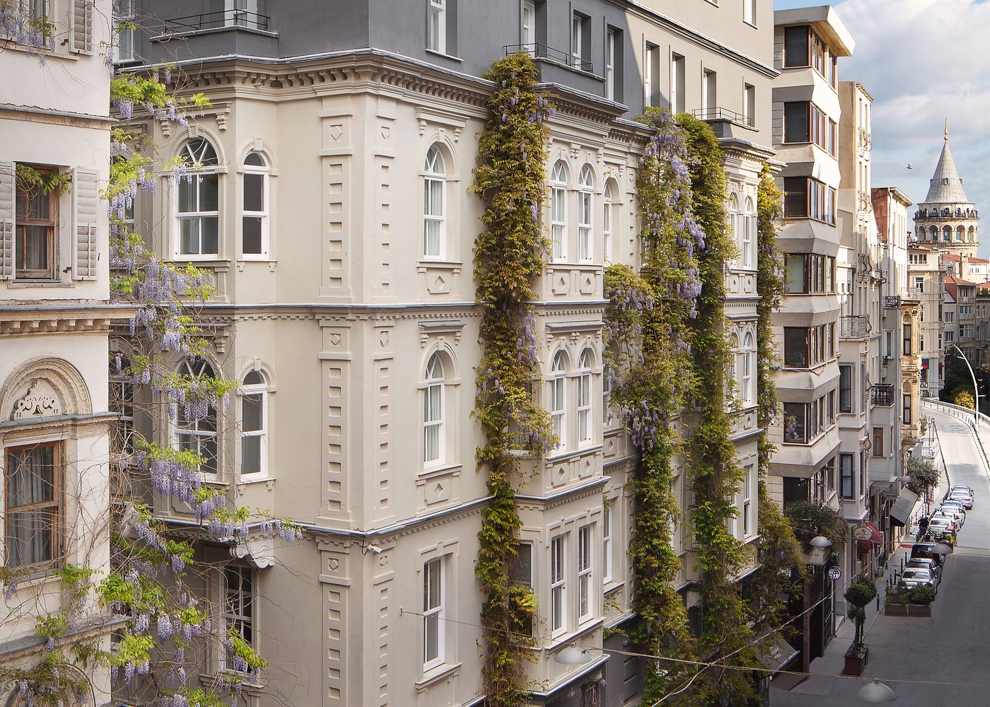 Adahan DeCamondo Pera, Autograph Collection view 2