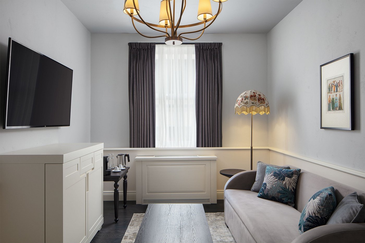 Adahan DeCamondo Pera, Autograph Collection view 4