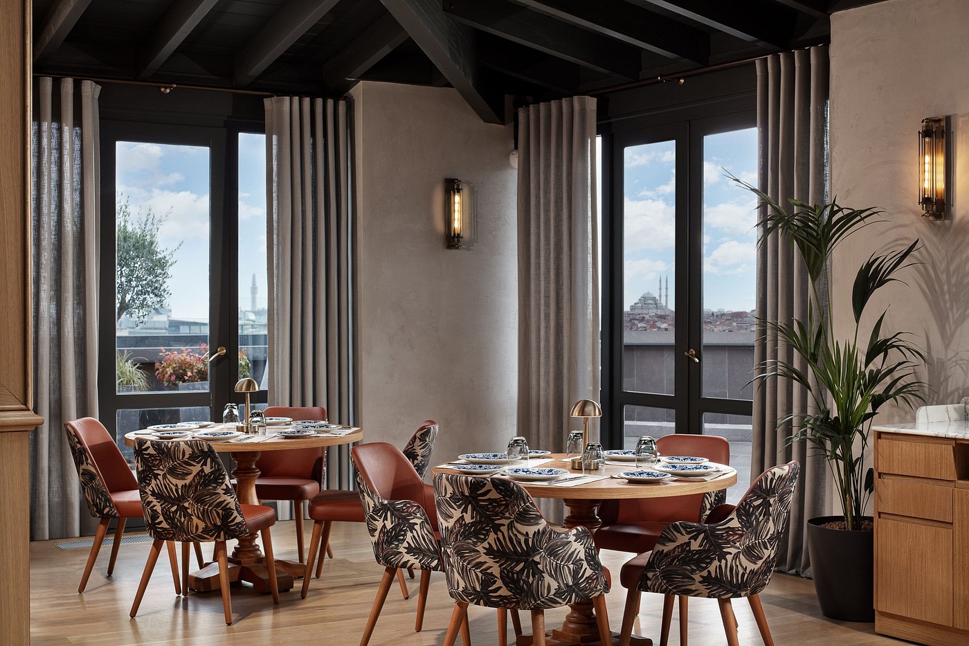 Adahan DeCamondo Pera, Autograph Collection view 6