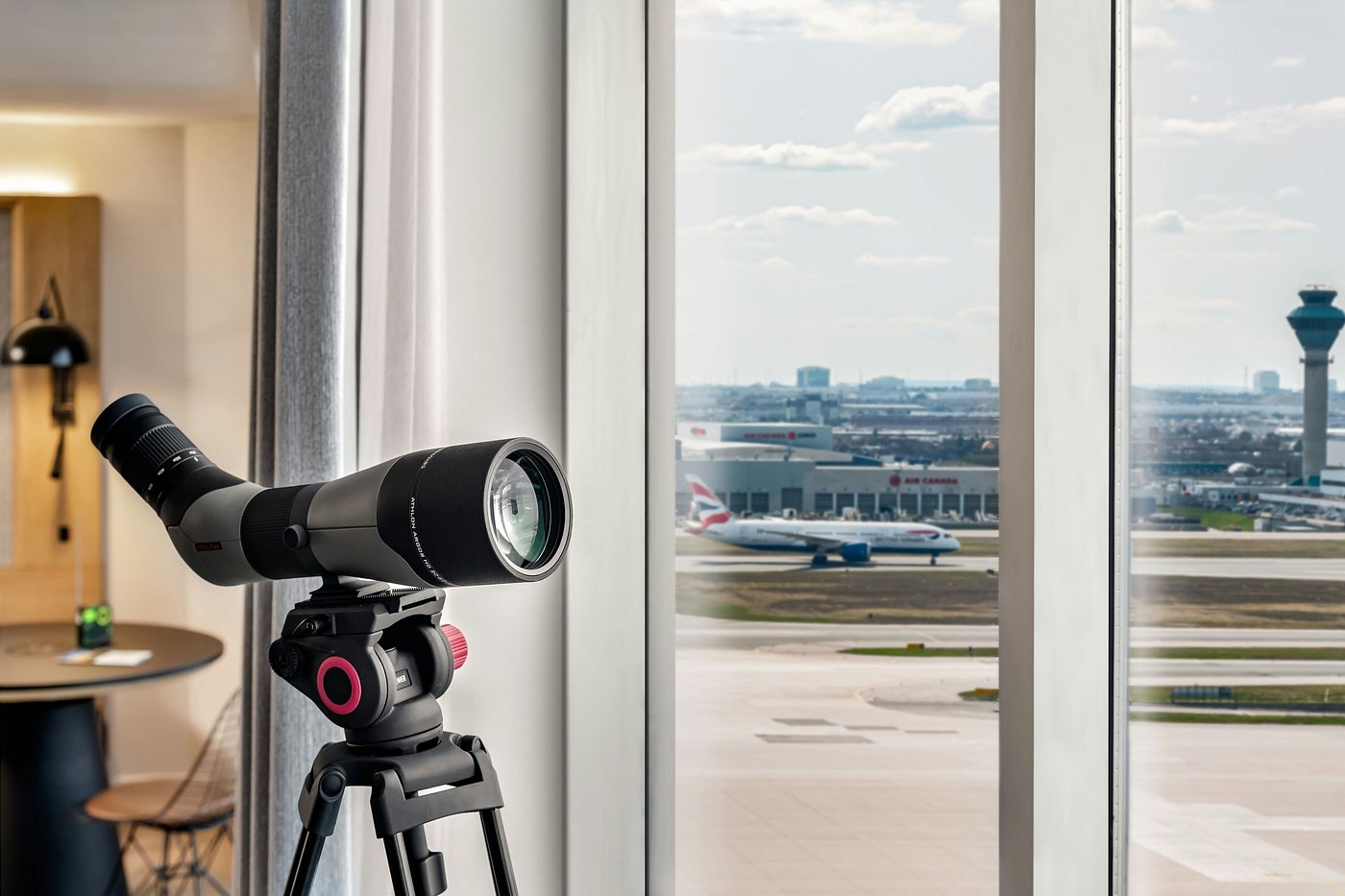 Sheraton Gateway Hotel in Toronto International Airport view 5