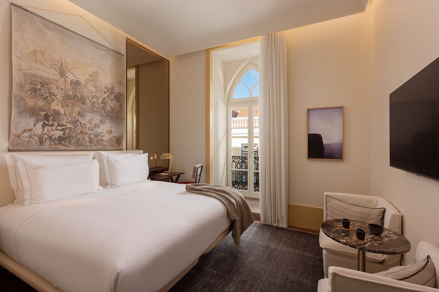 The Ivens, Autograph Collection view 3