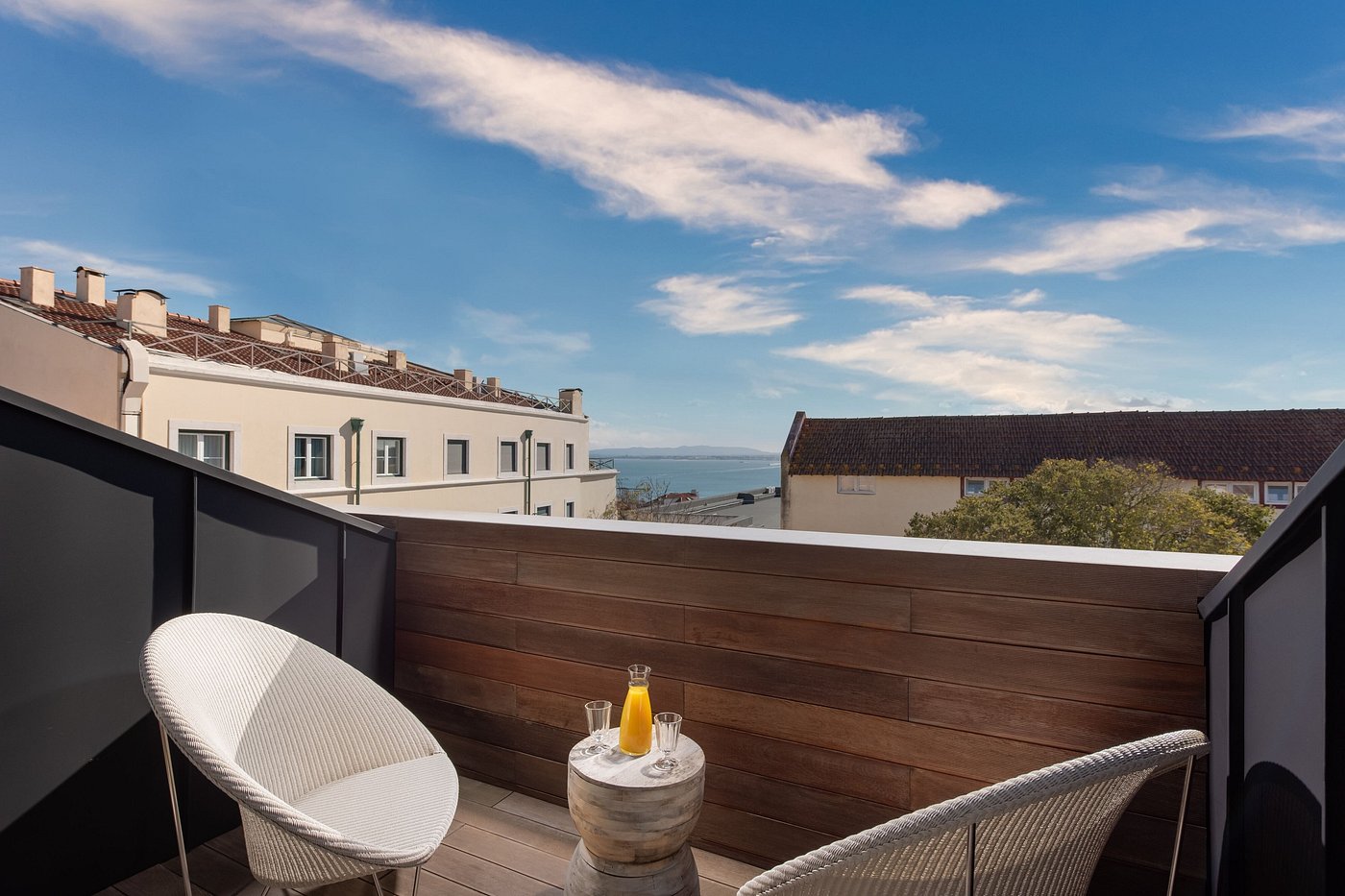 The Ivens, Autograph Collection view 6