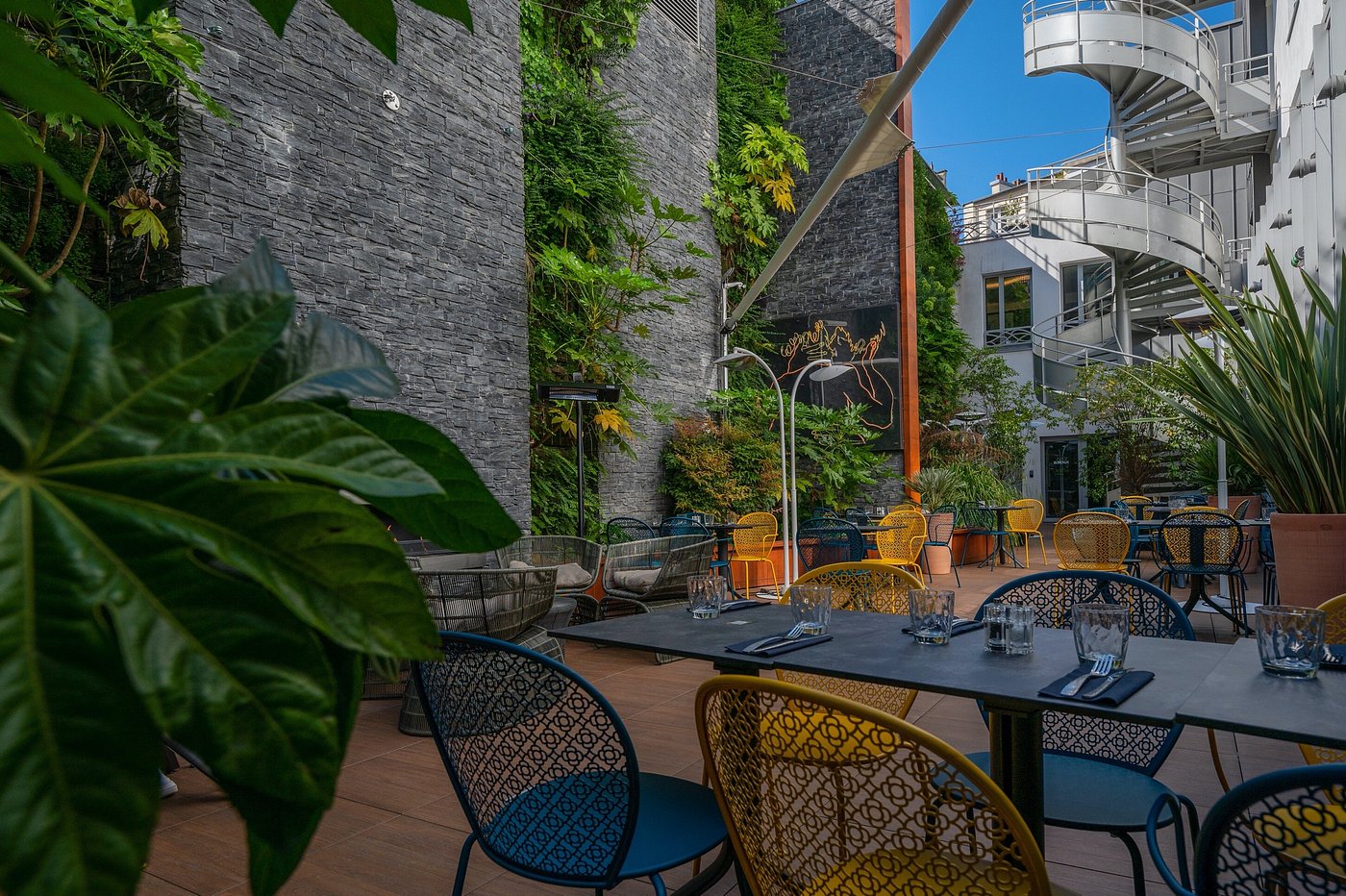 Renaissance Paris Republique Hotel view 6