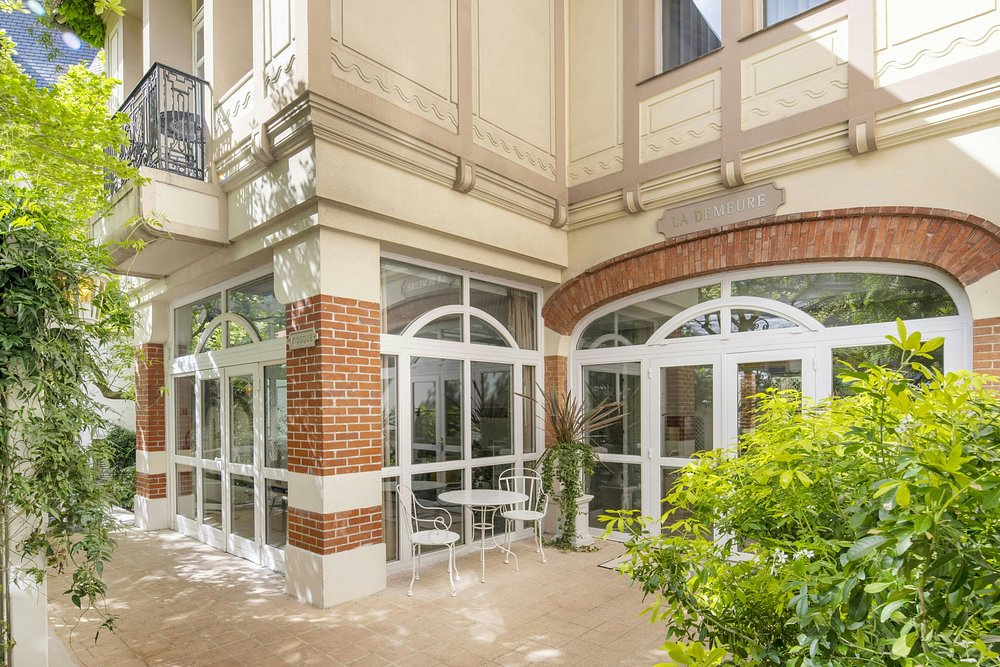 Renaissance Paris Nobel Tour Eiffel Hotel view 2