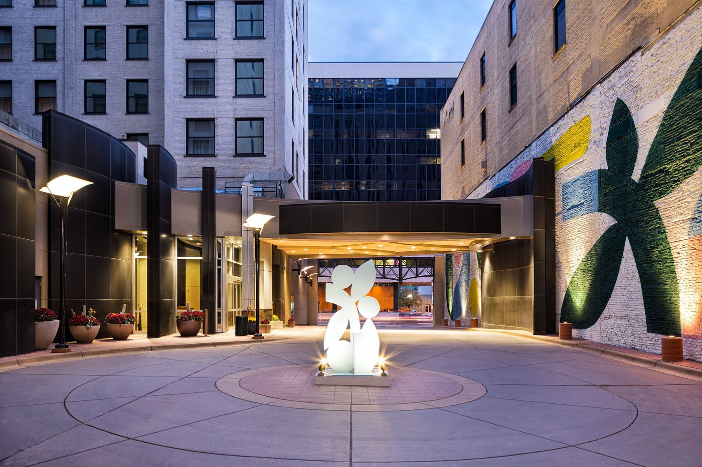 Emery, Autograph Collection view 2