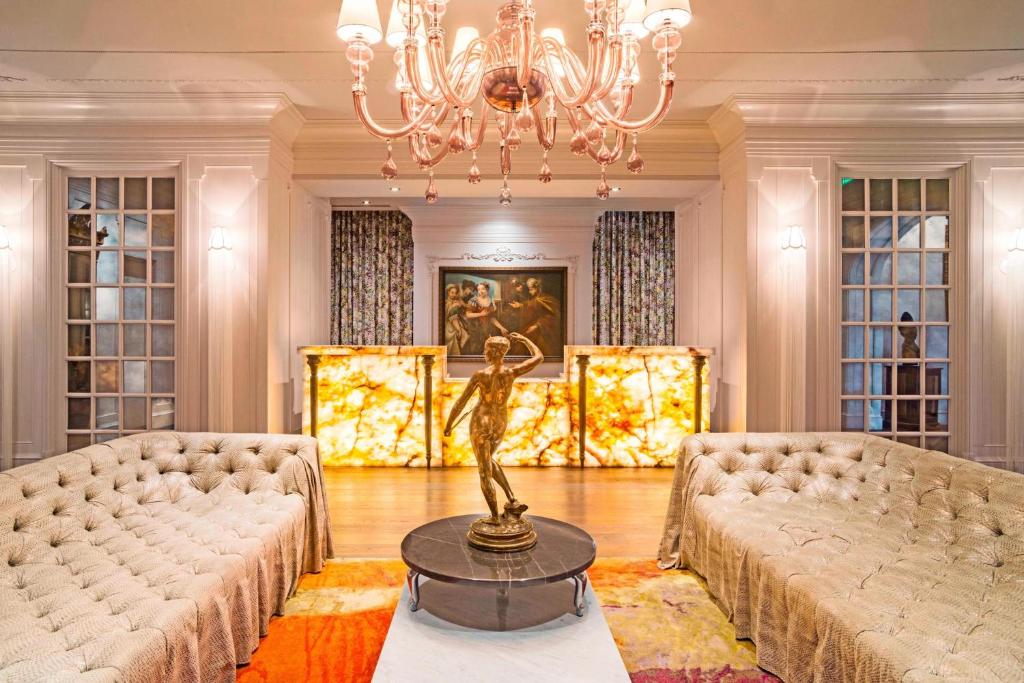 Grand Bohemian Hotel Charleston, Autograph Collection view 2