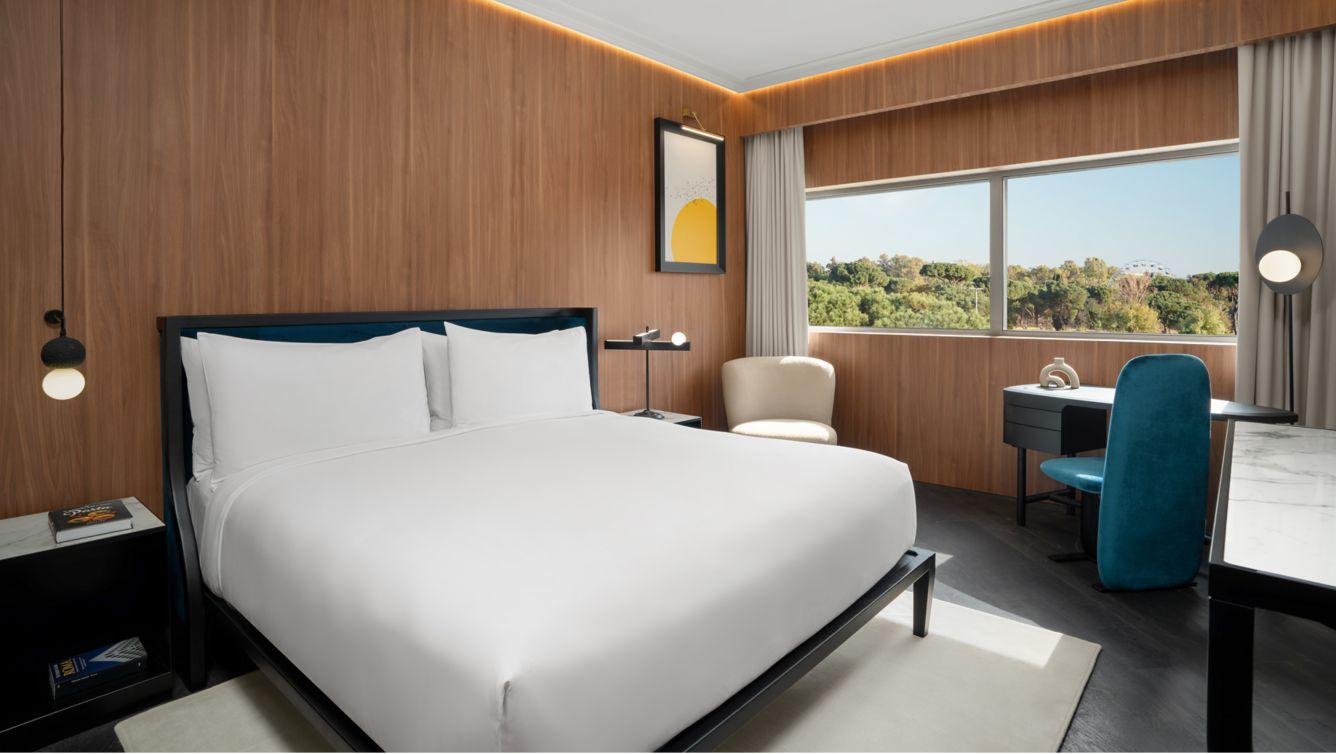 Cardo Roma, Autograph Collection view 3