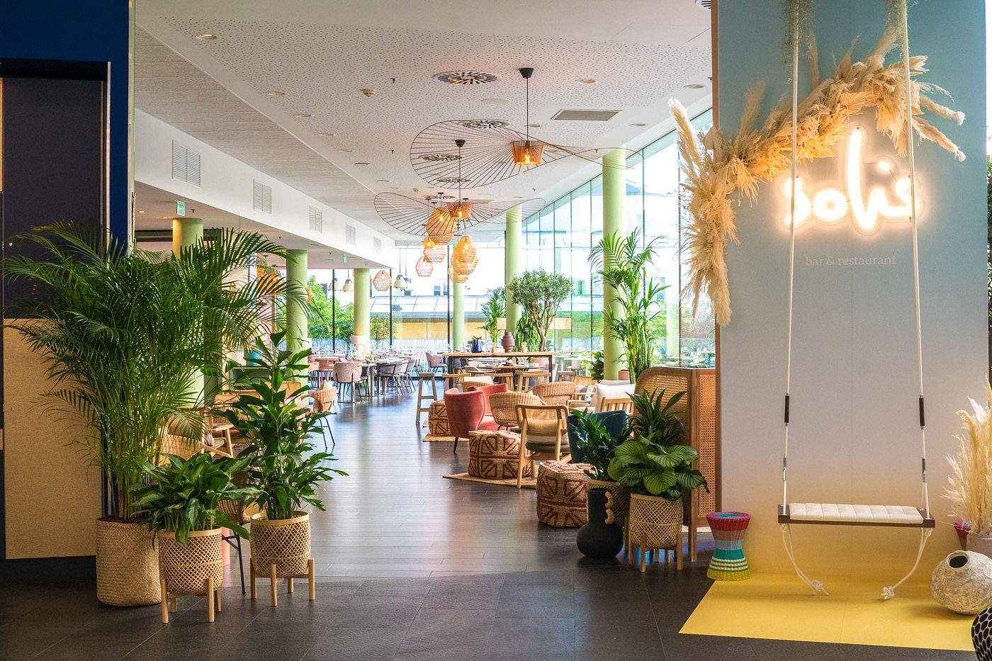 Renaissance Paris Arc de Triomphe Hotel view 6