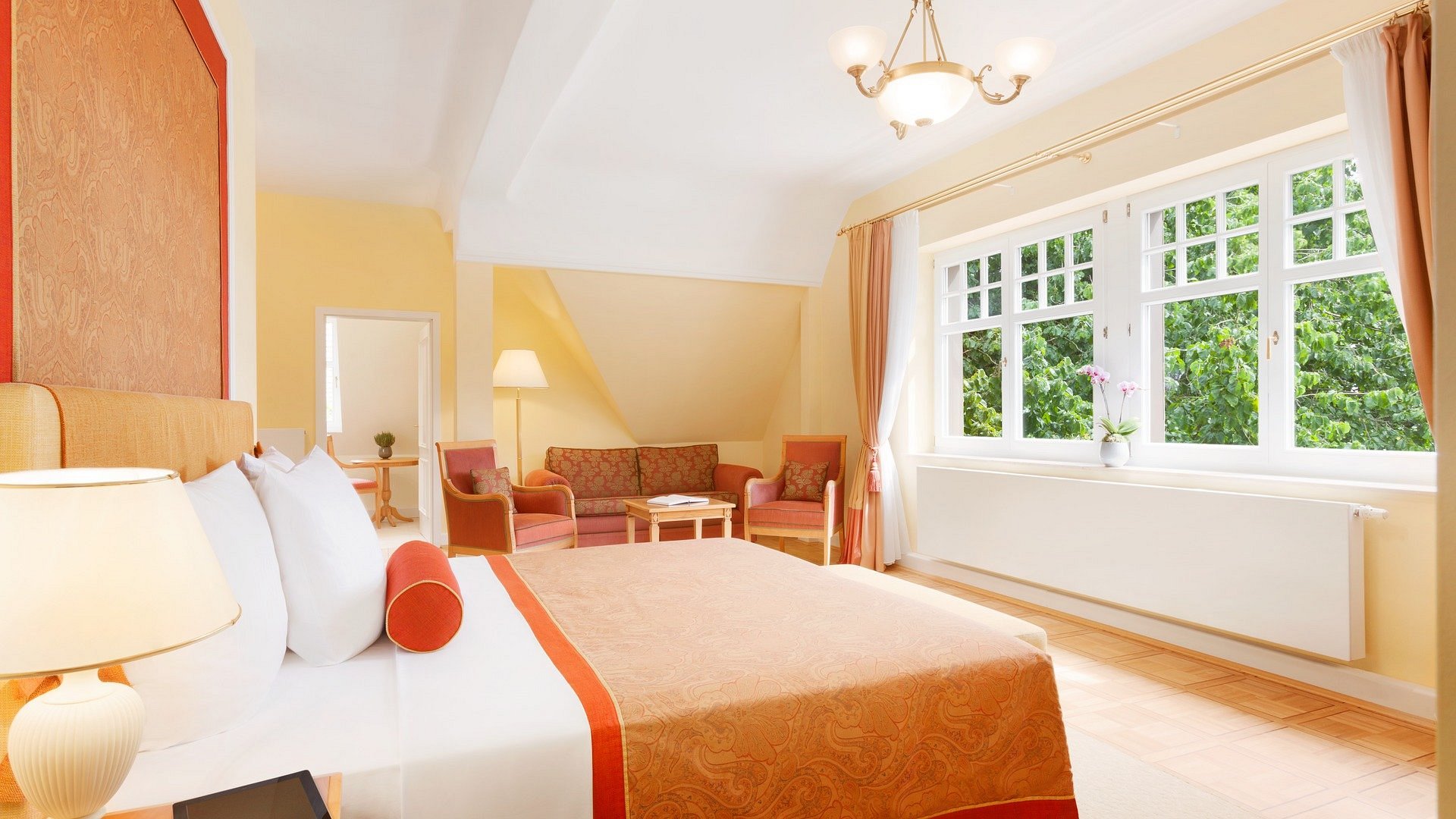 Falkenstein Grand, Autograph Collection view 3