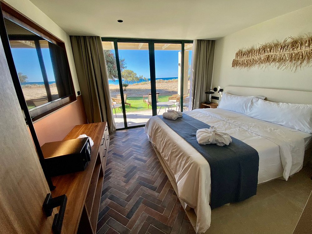 Domes Aulus Zante, Autograph Collection view 3