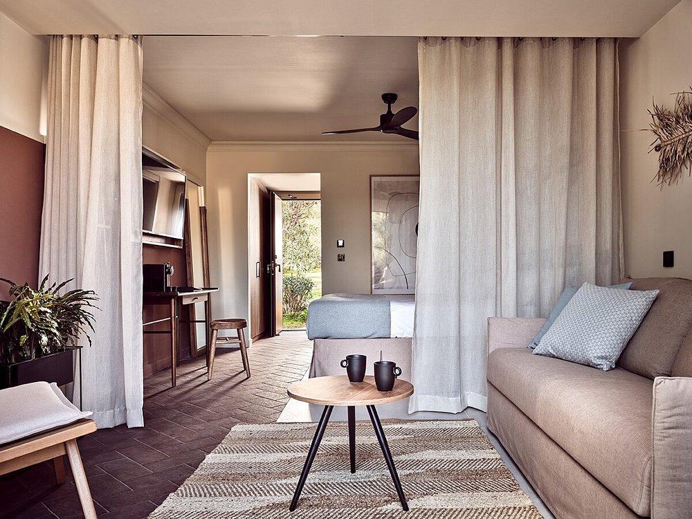 Domes Aulus Zante, Autograph Collection view 4