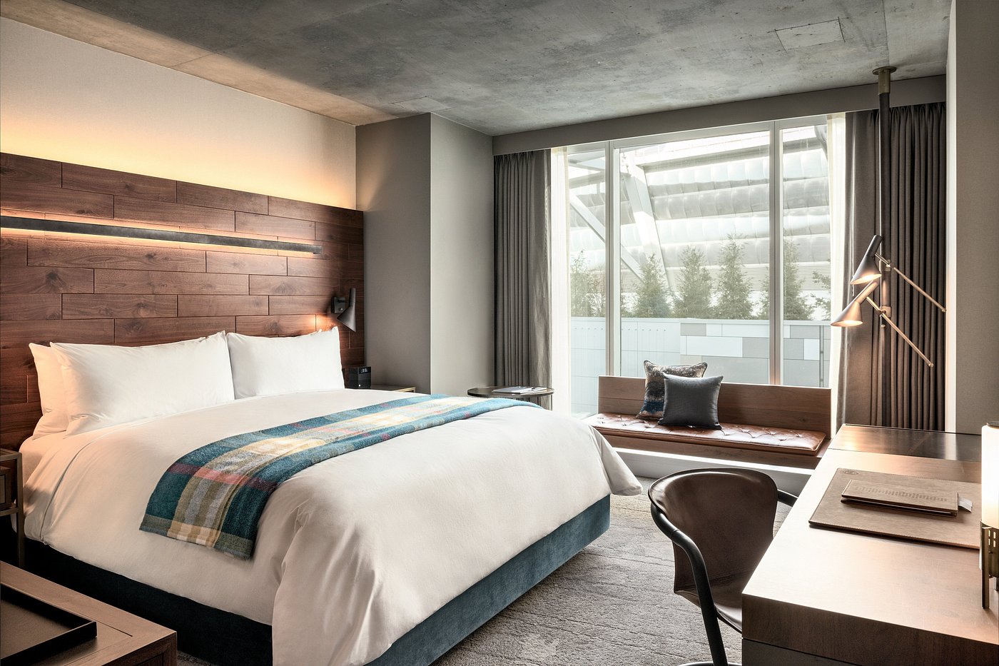 the DOUGLAS, Autograph Collection view 3