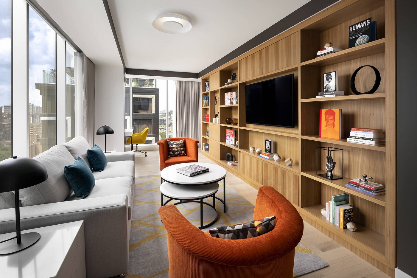 Humaniti Hotel Montreal, Autograph Collection view 4