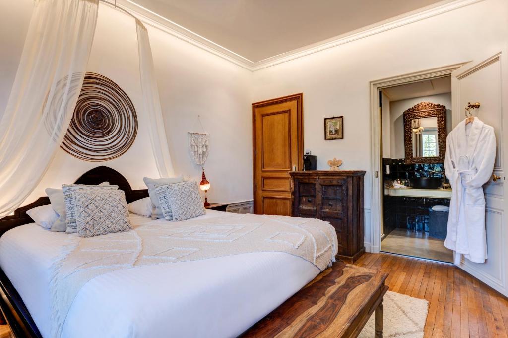 Chateau Des Avenieres view 3