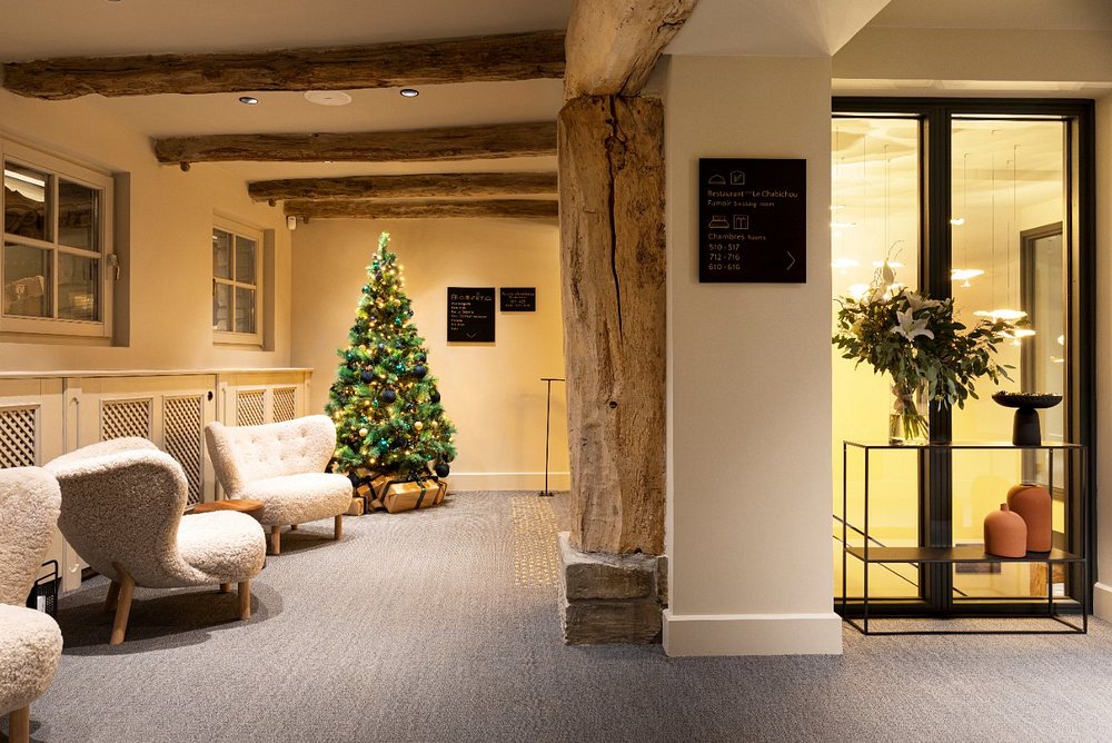 Brindos Lac & Château view 2