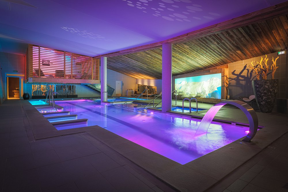 Brindos Lac & Château view 5