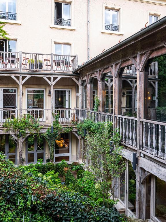 Les Etangs de Corot view 2