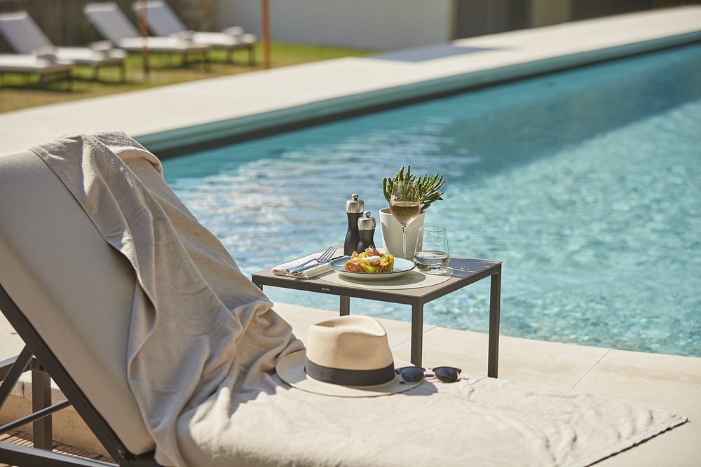 Château de Fonscolombe view 6