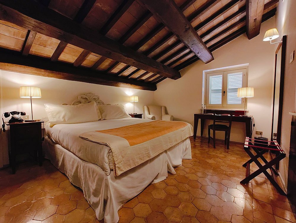 Palazzo Seneca view 3