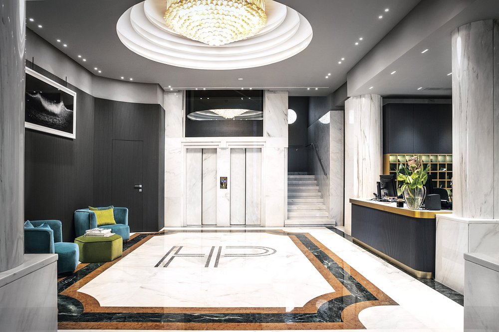 Hotel Plaza e de Russie view 2