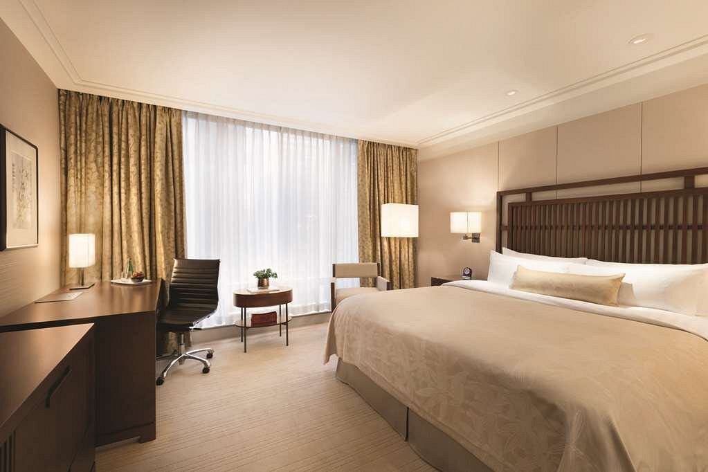 Shangri-La Vancouver view 3