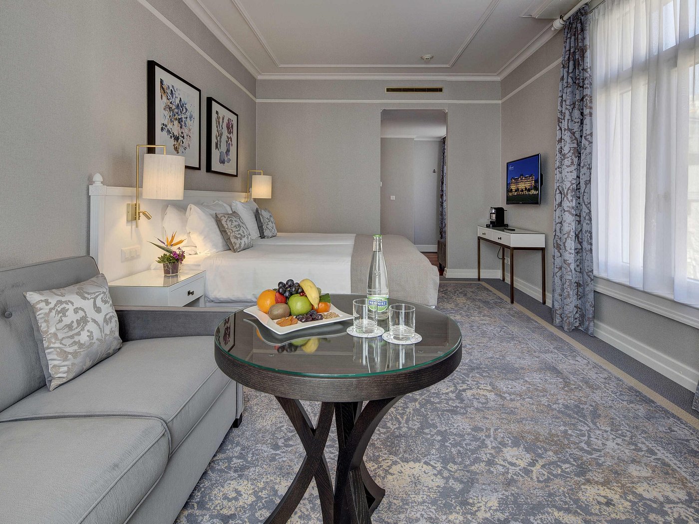 Fairmont Le Montreux Palace view 3