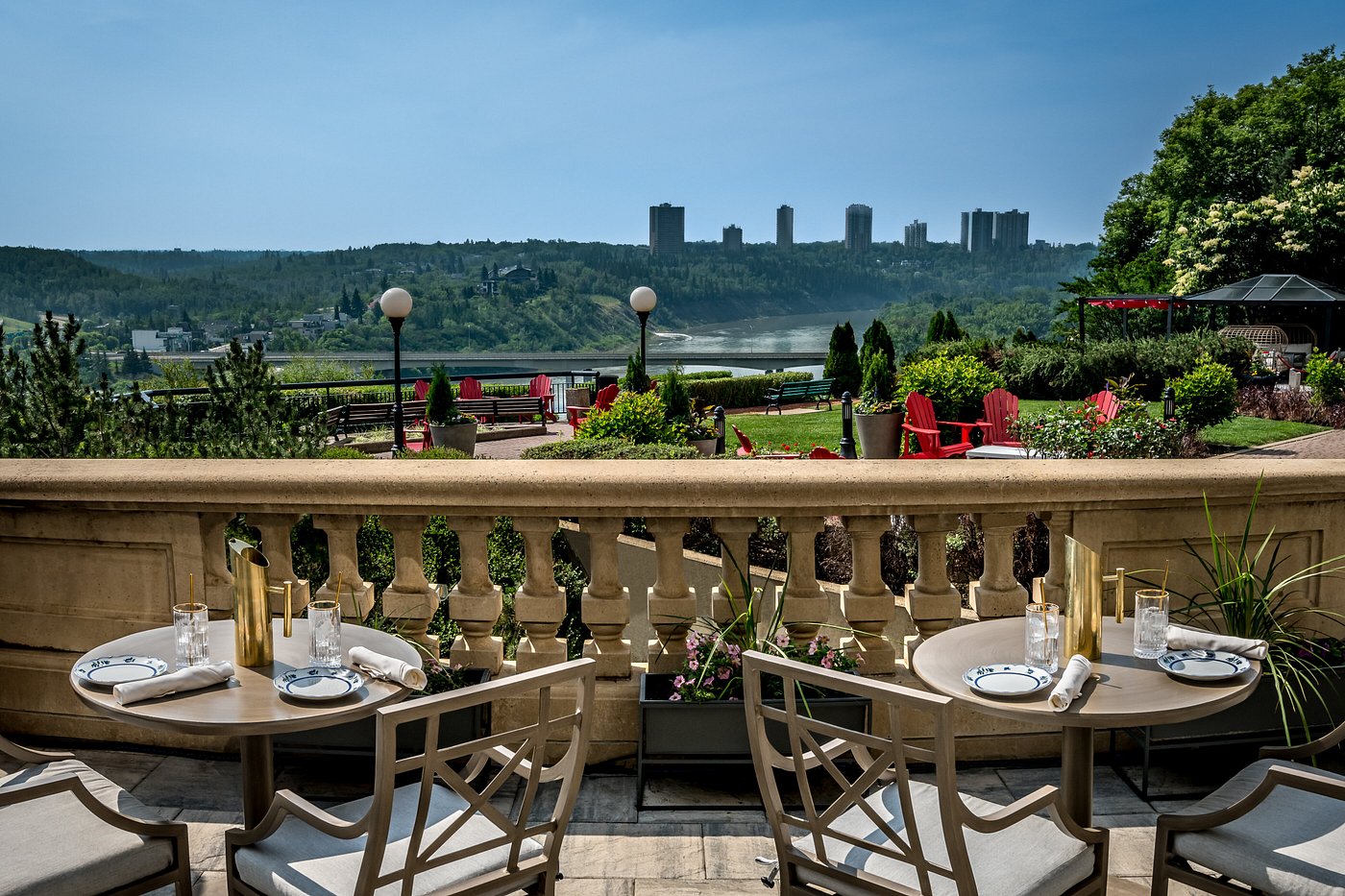 Fairmont Hotel MacDonald