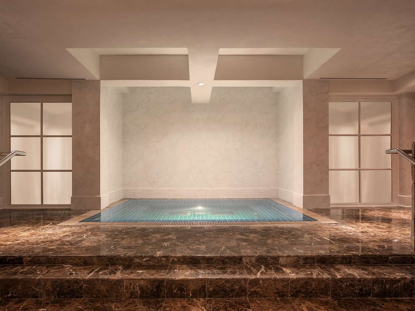 Raffles Hotel Le Royal view 5