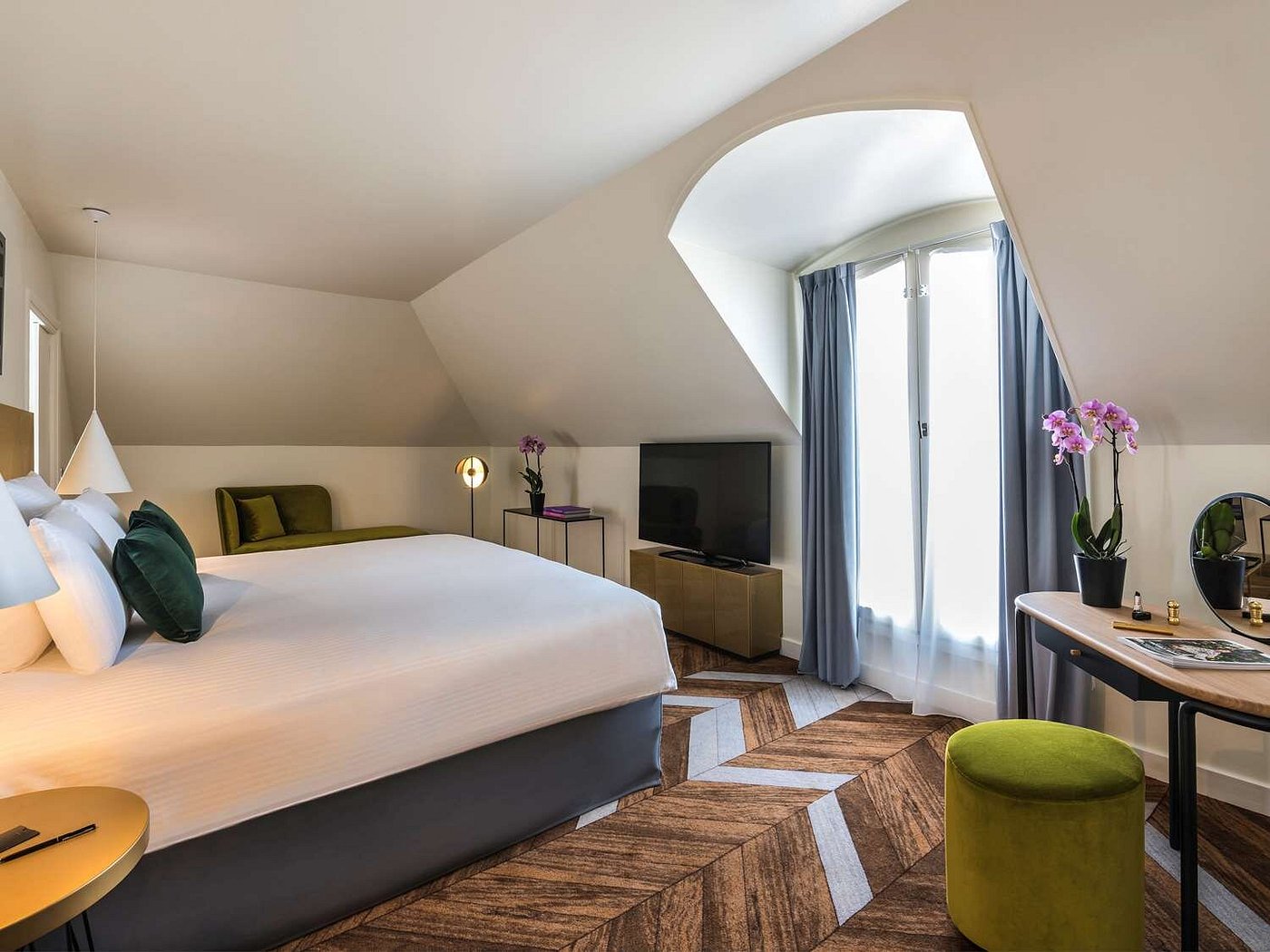 Le Louis Versailles Château Hotel-MGallery view 3