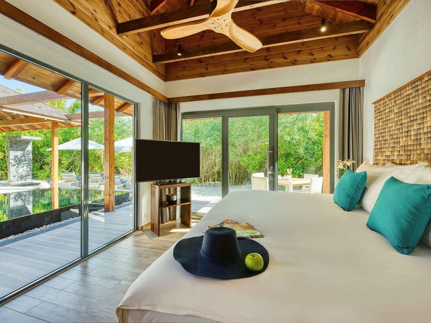 Mövenpick Resort Kuredhivaru Maldives view 3