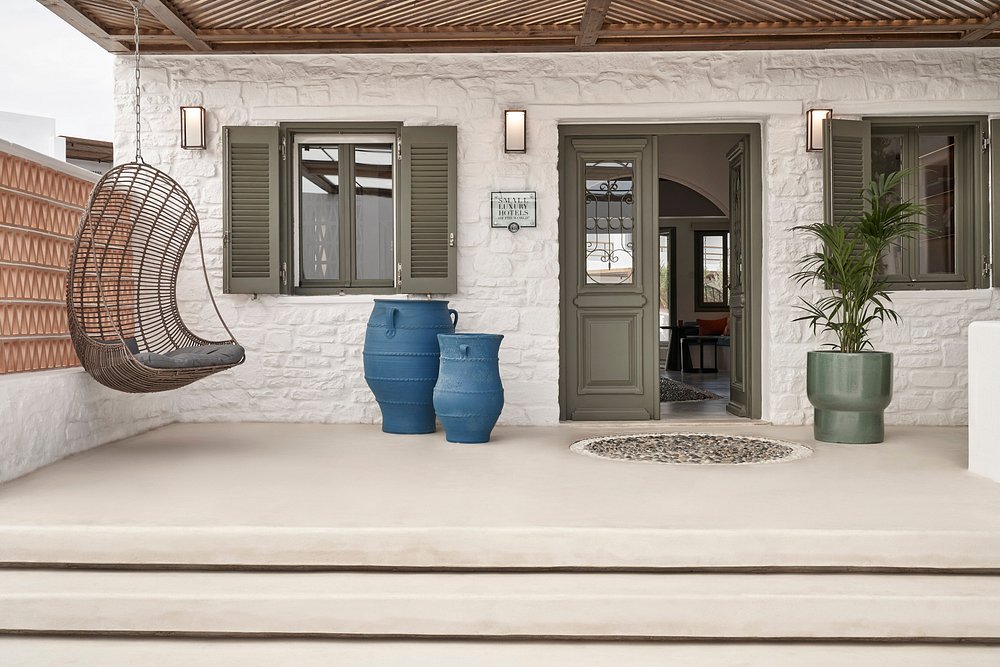 Andronis Minois view 2