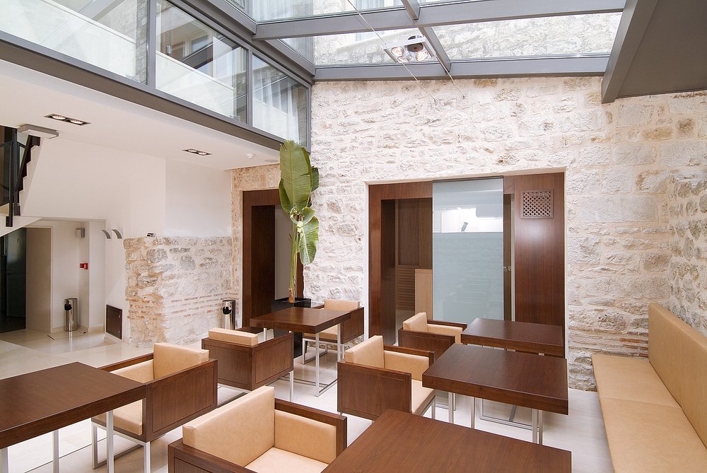 Vestibul Palace view 2